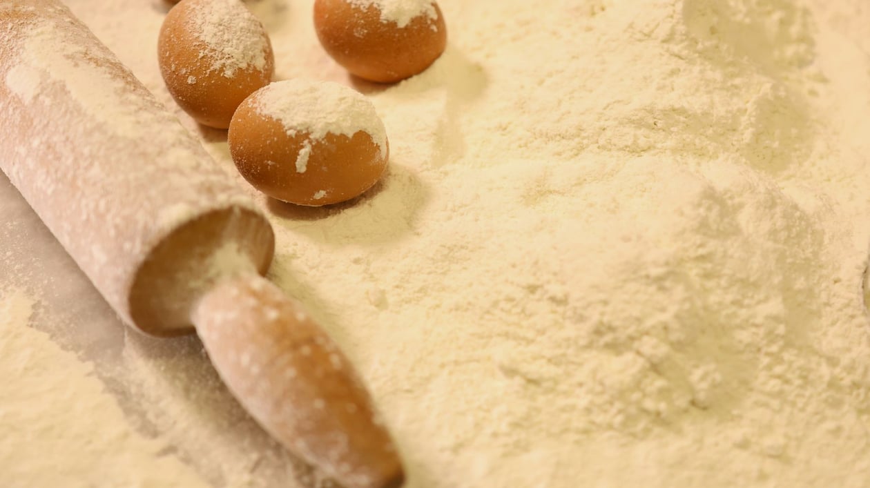 Sacos de farinha de trigo e insumos de padaria
